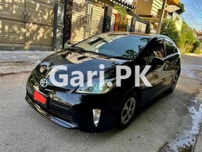 Toyota Prius S LED Edition 1.8 2014 for Sale in Peshawar