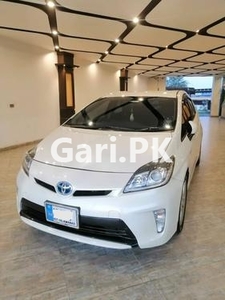 Toyota Prius S Touring Selection 1.8 2014 for Sale in Peshawar