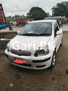 Toyota Vitz 2001 for Sale in Nazimabad 4