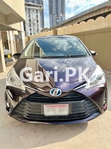 Toyota Vitz 2017 for Sale in Civil Lines