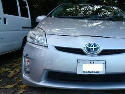 Toyota Prius - 1.8L (1800 cc) Silver