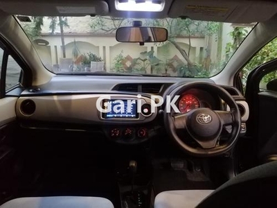 Toyota Vitz F M Package 1.0 2012 for Sale in Sialkot