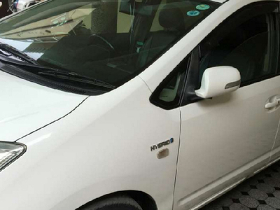 Toyota Prius - 1.5L (1500 cc) White