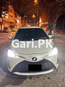 Toyota Vitz 2017 for Sale in Karachi•