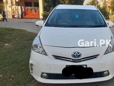 Toyota Prius Alpha 2017 for Sale in Lahore