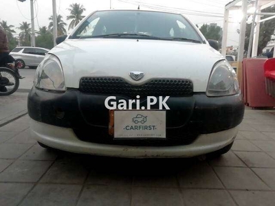 Toyota Vitz 2000 for Sale in Karachi