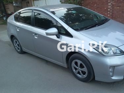 Toyota Prius S LED Edition 1.8 2013 for Sale in Lahore