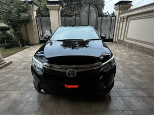 Toyota Camry Hybrid Model (2013)