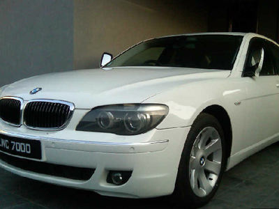 BMW 7 Series - 3.0L (3000 cc) White
