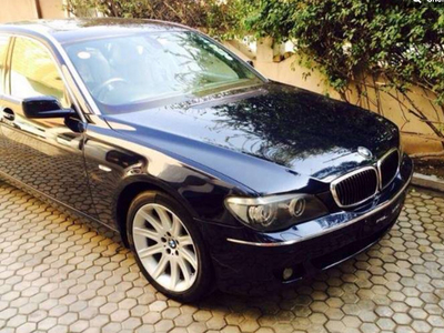 BMW 7 Series - 4.5L (4500 cc) Black