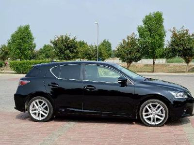 Lexus - 1.8L (1800 cc) Black