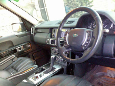 Range Rover Vogue - 4.2L (4200 cc) Black