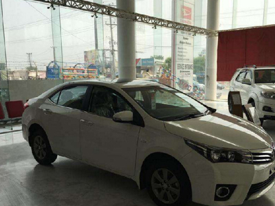 Toyota Corolla Altis - 1.8L (1800 cc) White
