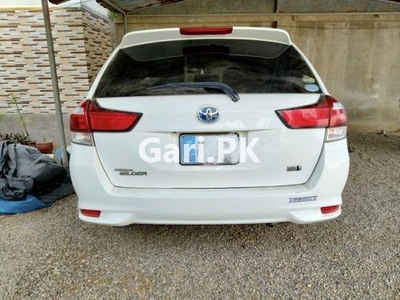 Toyota Corolla Fielder Hybrid 2018 for Sale in Islamabad