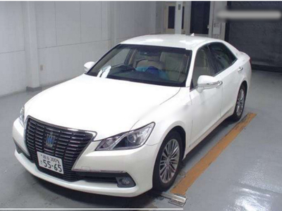Toyota Crown - 2.5L (2500 cc) White