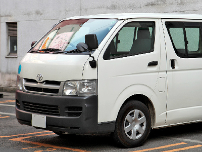 Toyota HiAce - 2.7L (2700 cc) White