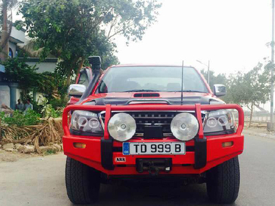Toyota Hilux - 3.0L (3000 cc) Red