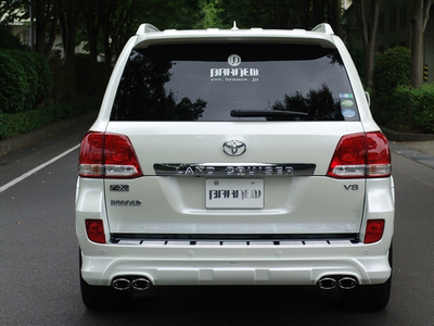 Toyota Land Cruiser - 4.6L (4600 cc) White