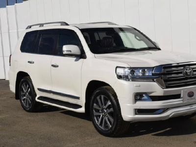 Toyota Land Cruiser - 4.6L (4600 cc) White