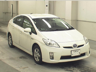 Toyota Prius - 1.5L (1500 cc) White