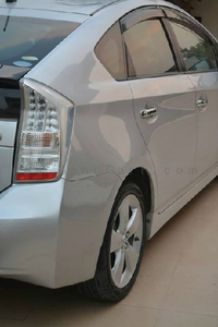 Toyota Prius - 1.8L (1800 cc) Silver