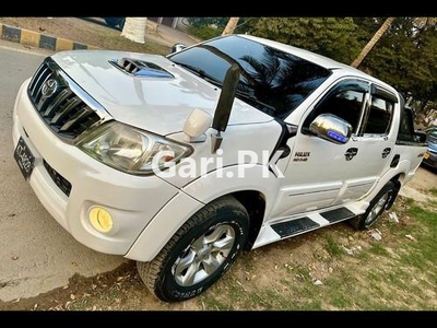 Toyota Hilux 2011 for Sale in Karachi