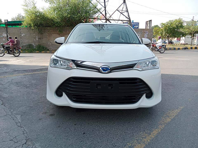 Toyota Corolla Axio Hybrid 1.5 2017