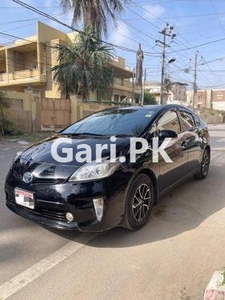 Toyota Prius S 1.8 2013 for Sale in Karachi