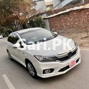 Honda Grace Hybrid 2019 for Sale in Lahore