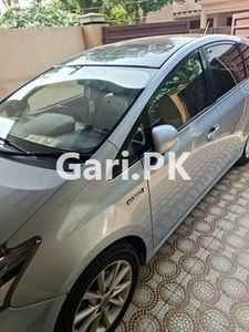 Toyota Prius Alpha G Touring 2013 for Sale in Lahore