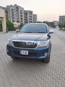 Toyota Hilux 2013 for Sale in Islamabad
