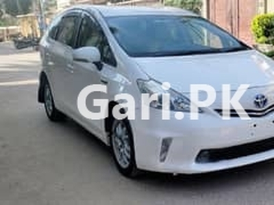 Toyota Prius Alpha 2012 for Sale in Karachi