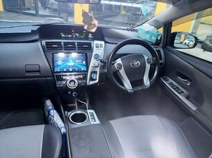 Toyota Prius Alpha 2012