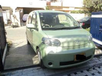Toyota Porte - 1.0L (1000 cc) Green