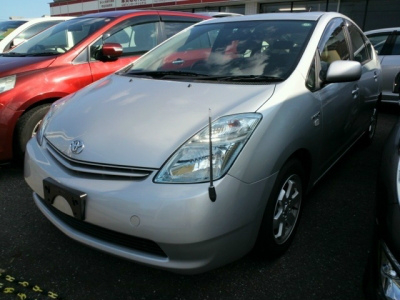 Toyota Prius - 1.5L (1500 cc) Silver
