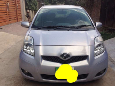 Toyota Vitz - 1.0L (1000 cc) Silver