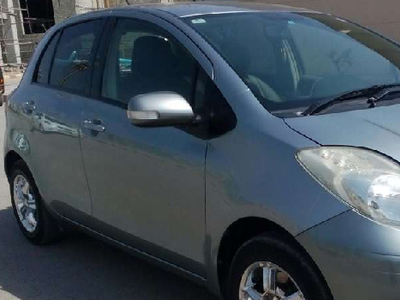 Toyota Vitz - 1.0L (1000 cc) Silver