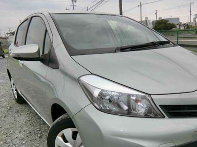 Toyota Vitz - 1.0L (1000 cc) Silver
