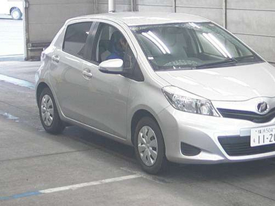 Toyota Vitz - 1.0L (1000 cc) Silver