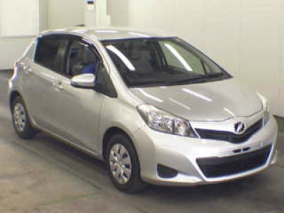 Toyota Vitz - 1.3L (1300 cc) Silver