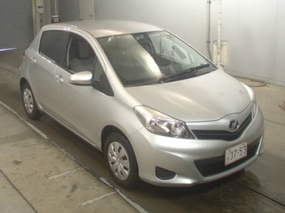 Toyota Vitz - 1.3L (1300 cc) Silver