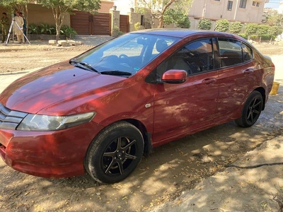 first owner well maintained car looking for urgent sale of Honda city