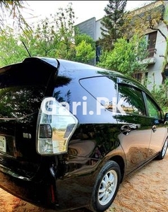 Toyota Prius Alpha S L Selection 2012 for Sale in Islamabad
