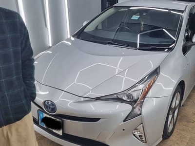 Toyota Prius S selection 2016