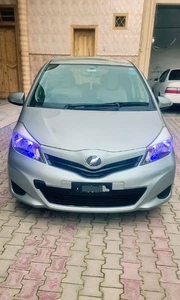 Toyota Vitz 2011. ECO Idle