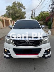 Toyota Hilux 2016 for Sale in Karachi