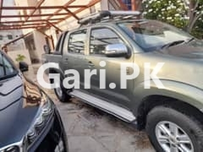 Toyota Hilux 2013 for Sale in Lahore