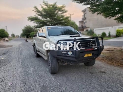 Toyota Hilux D-4D Automatic 2012 for Sale in Faisalabad
