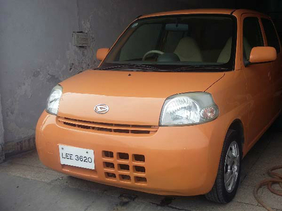 Daihatsu Esse - 0.7L (0700 cc) Orange