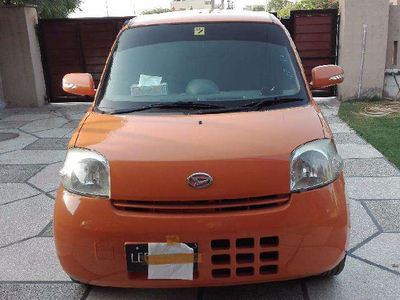 Daihatsu Esse - 0.7L (0700 cc) Orange